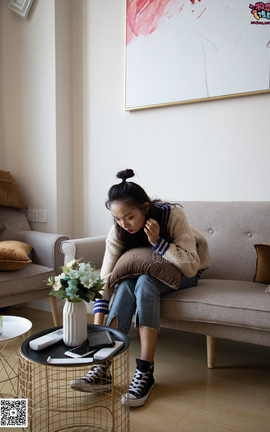 物恋传媒 No.080 雯雯 牛仔裤搭配匡威高帮帆布鞋_丽丝库