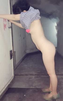 爱露出全站付费资源-户外人前 群山环抱 心旷神怡_丽丝库