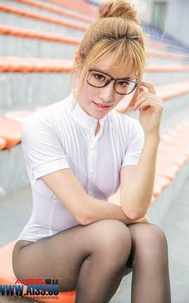 爱丝AISS 钻石版F5026《操场上的直穿少女》_丽丝库