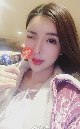 丁可和肥松鼠 黑丝辣妈纹身美腿-1