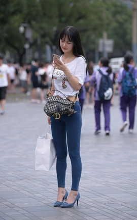 精选街拍作品 NO.1053 魂魂街拍作品 长发蜜桃紧牛 part1_丽丝库