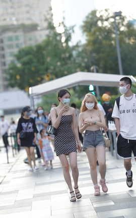 精选街拍作品 NO.1539 漂亮的吊带连体包臀裙美女_丽丝库