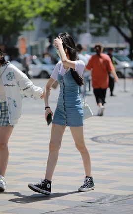 精选街拍作品 NO.0672 四九城嘎子街拍作品 长腿小妹_丽丝库