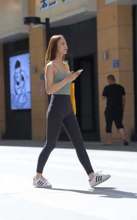 精选街拍作品 NO.0805 一始街拍作品 黑色瑜伽裤美女 part2_丽丝库